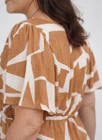 Vestido Midi em Viscolinho com Mangas Fluidas e Bolsos Beje